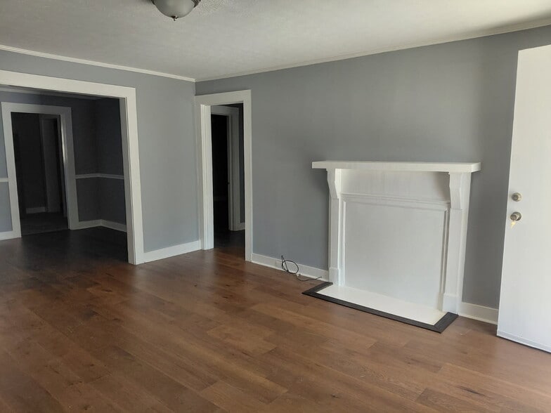 Living Room View 2 - 1808 16th Pl