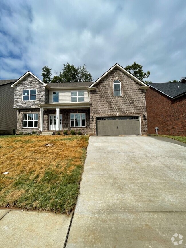 Building Photo - 6 bedroom/3 Baths + Bonus room!  Backs up ...