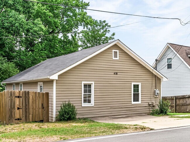 Building Photo - 418 N Allen Rd