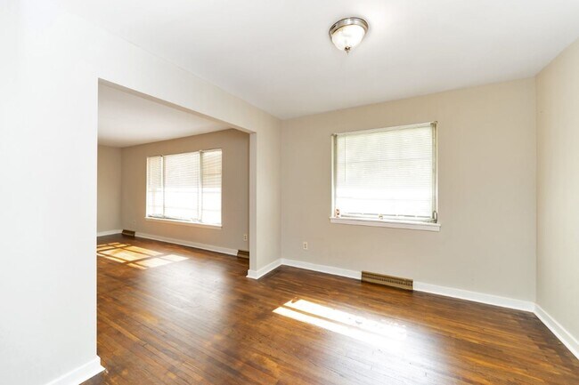 Building Photo - Available Now! Updated 3BR/2BA with Luxuri...