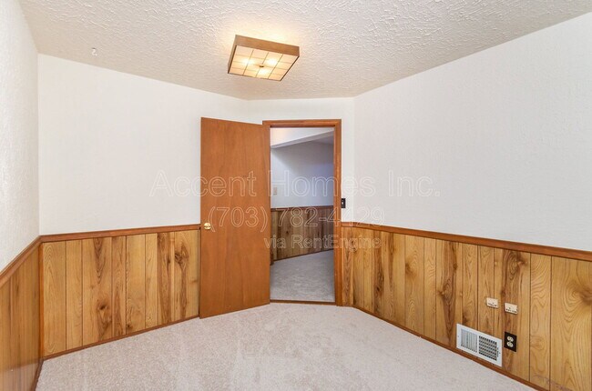 Building Photo - 2514 S Arlington Mill Dr