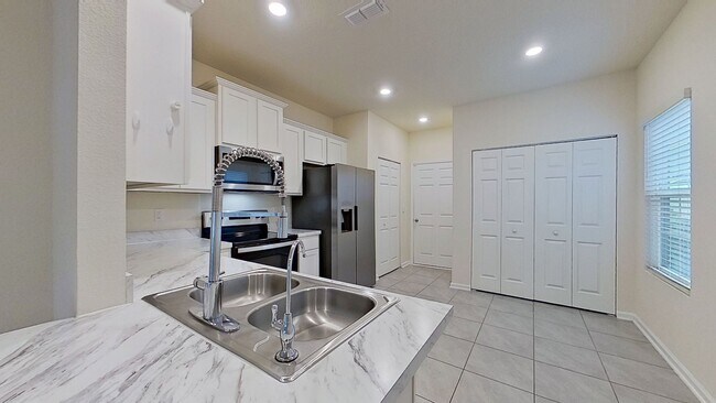 Building Photo - Jacksonville Townhome w/ Garage, Spacious Bedrooms & In-Unit Washer/Dryer