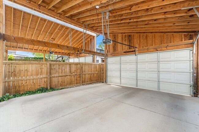 Building Photo - 1727B Pecan St
