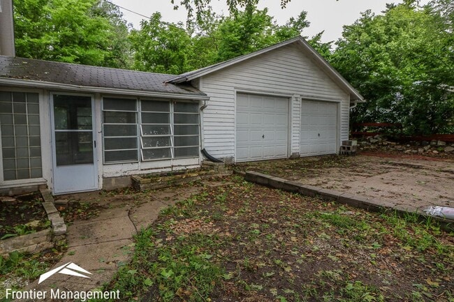 Building Photo - Beautiful Bungalow Located in Central Manh...