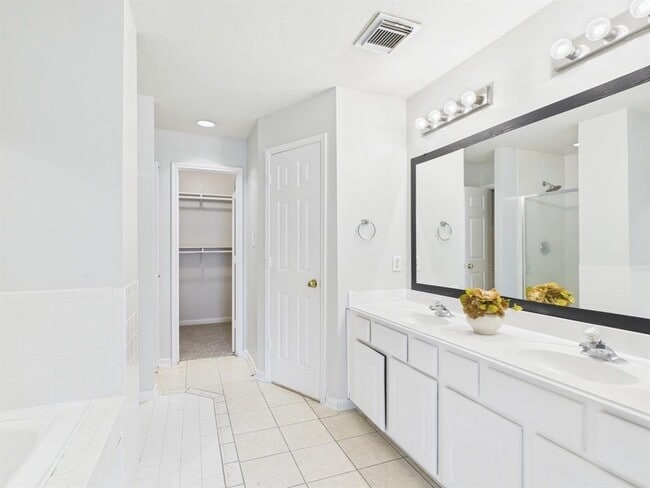 Building Photo - 27116 Monarch Woods Dr