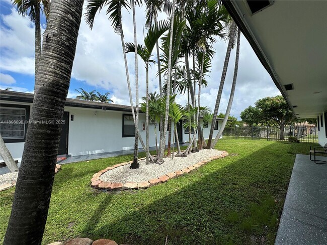 Building Photo - 116 NW 2nd Ave