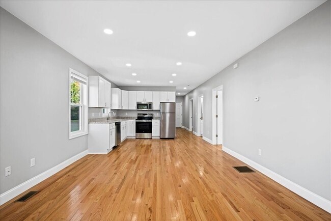 Building Photo - 9 Upsala St