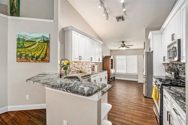 Building Photo - 7116 Colonial Lake Dr