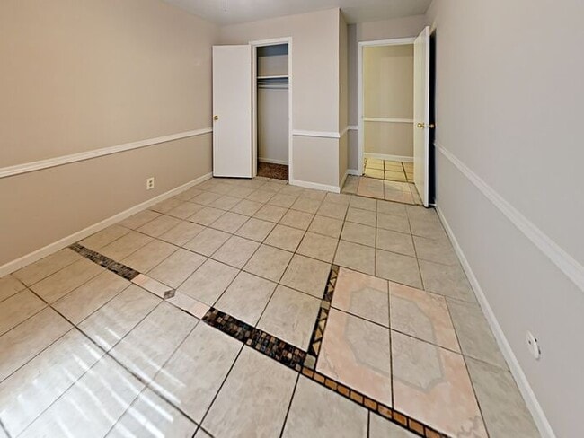 Building Photo - No Application Fees* $500 off 1st Months R...