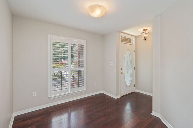 Building Photo - Updated Home in Bluewater Bay!