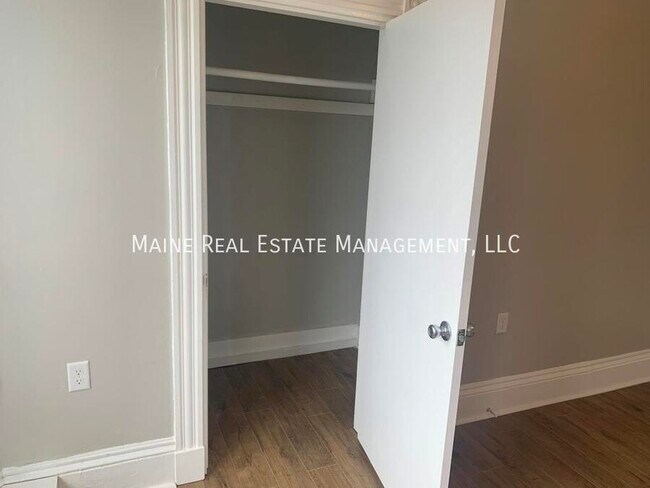 Building Photo - 372 Hammond St