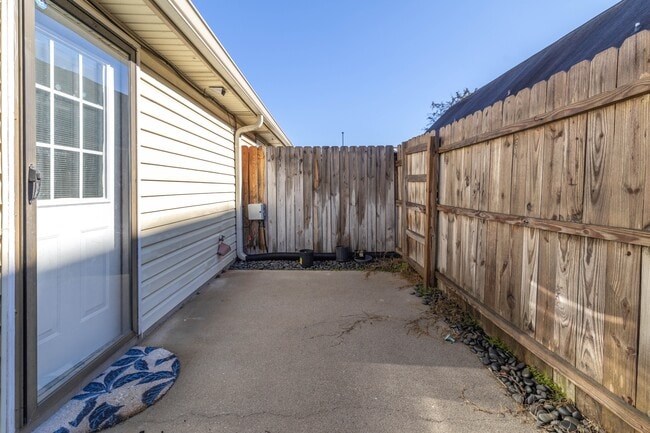 Building Photo - 928 Chip Cove Ln