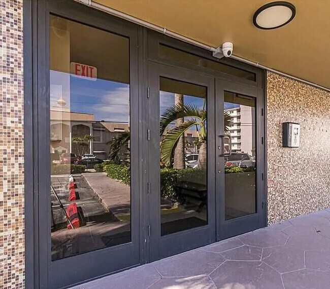 Building Photo - 301 Golden Isles Dr