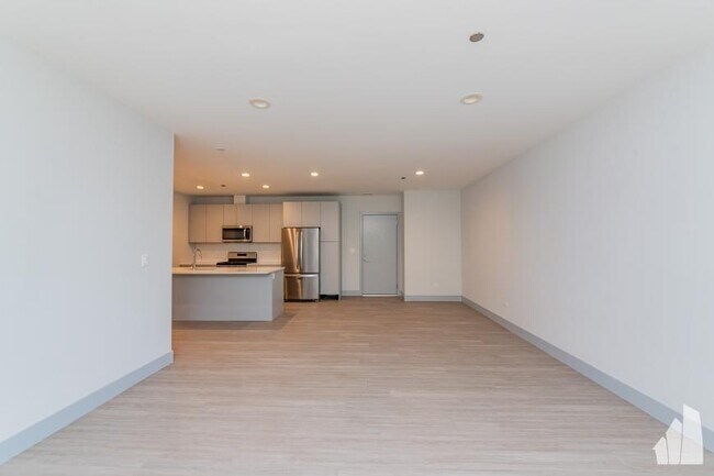 Building Photo - 4 bedroom in Chicago IL 60660