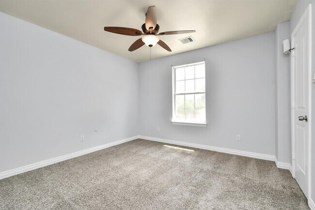 Building Photo - 10022 Raymondville Rd