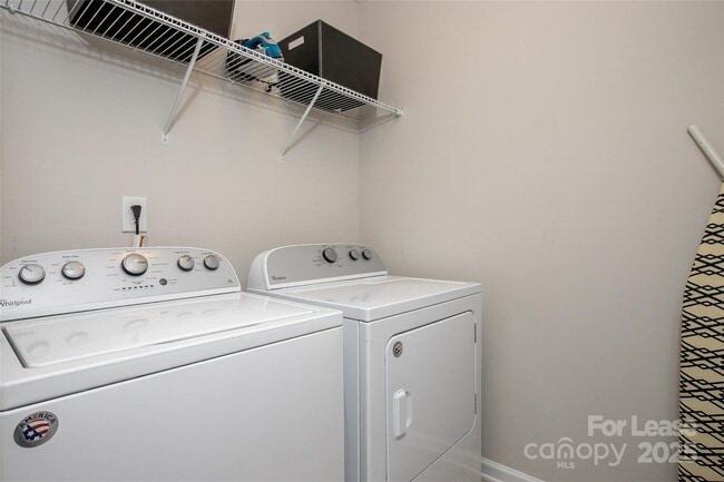 Building Photo - 9449 Glenburn Ln