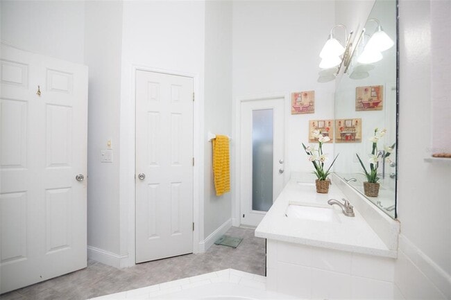 Building Photo - 4737 Chalfont Dr