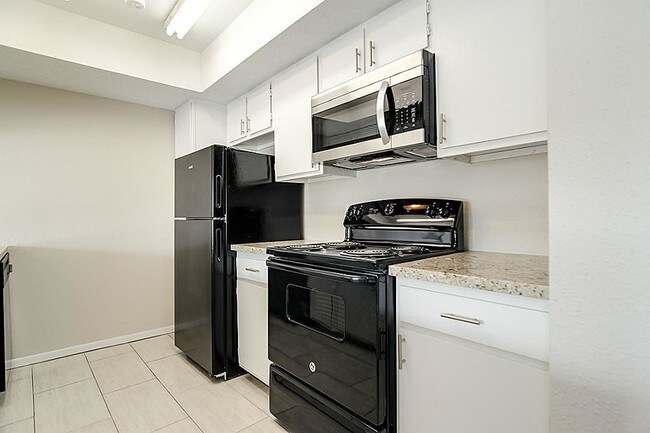 Building Photo - 2818 S Bartell Dr
