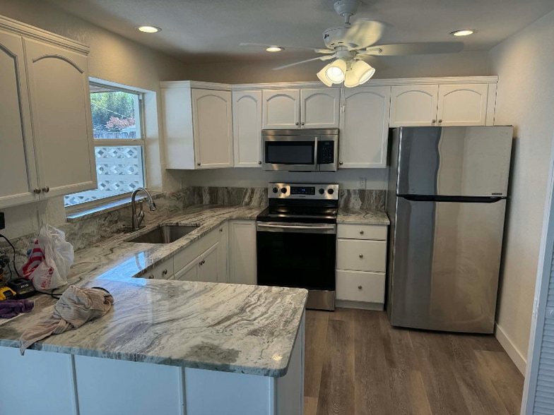 Building Photo - 1642 NE South St