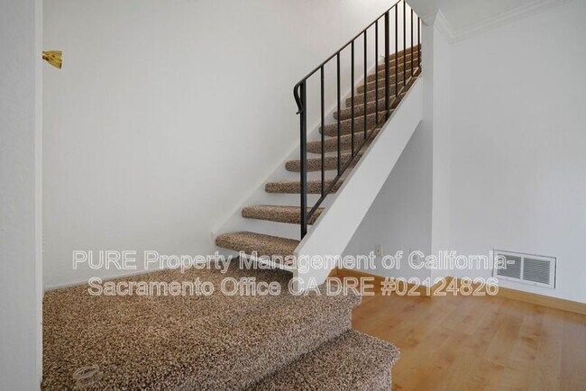 Building Photo - 8811 Salmon Falls Dr