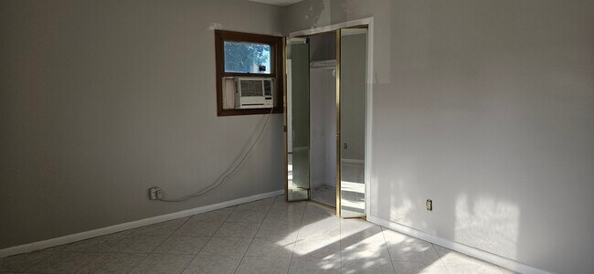 Building Photo - 1 Hallock St