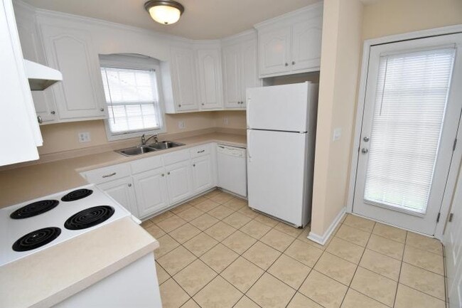 Building Photo - 2 bedroom in La Grange NC 28551