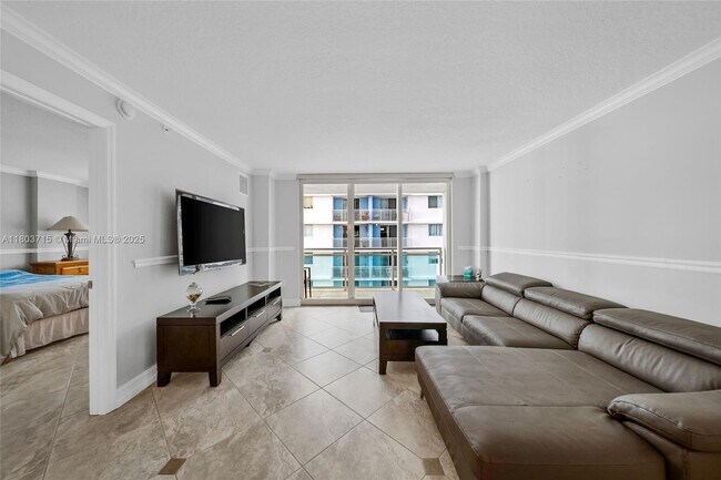 Building Photo - 6917 Collins Ave