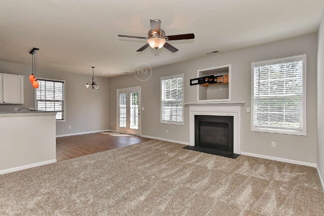 Building Photo - Beautiful 4-Bedroom Two Story Home with Fe...