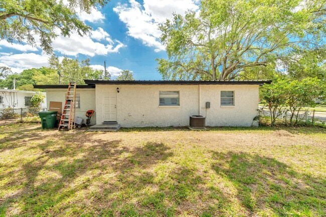 Building Photo - 3202 E Jean St