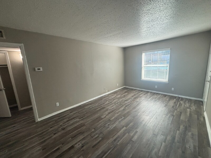 Building Photo - 531 Bedford Rd