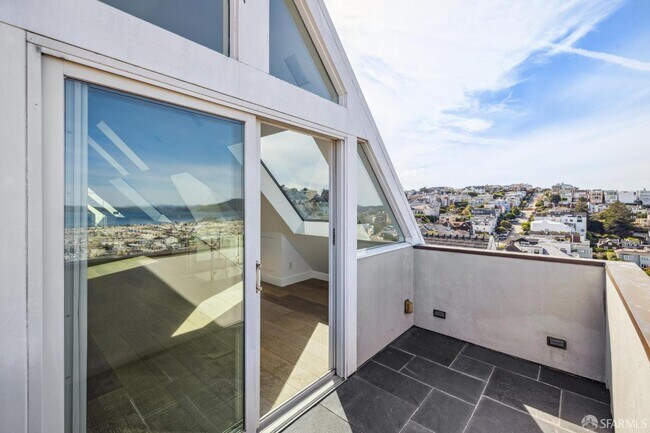 Building Photo - 2336 Broadway