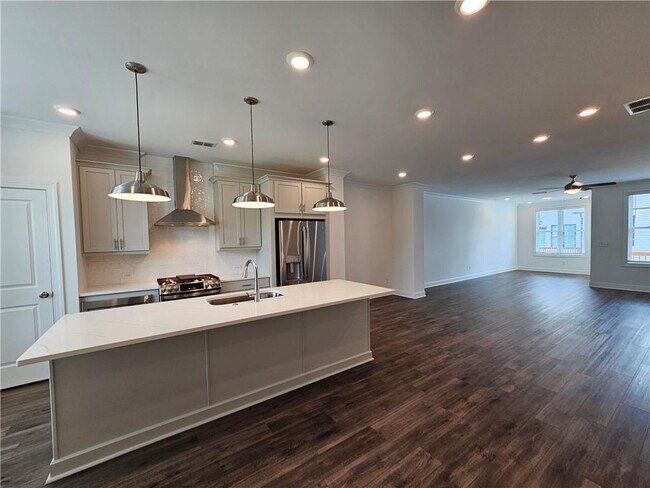 Building Photo - 502 Healy Dr