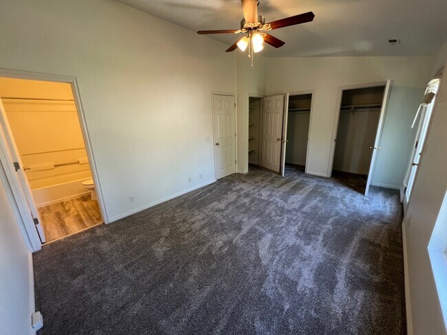 Building Photo - 452 Argyll Ct