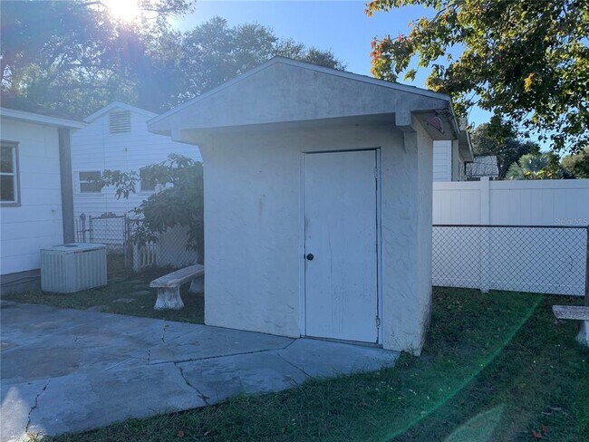 Building Photo - 5617 14th Ave S