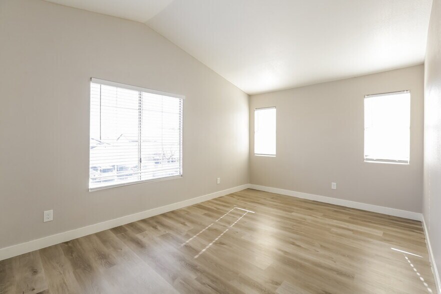 Building Photo - 4375 Coyote Crest Ct