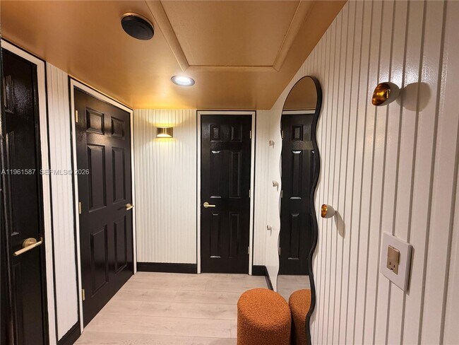 Building Photo - 920 SW 50th Ave