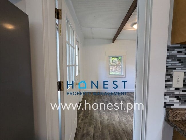 Building Photo - 41 Windsor St