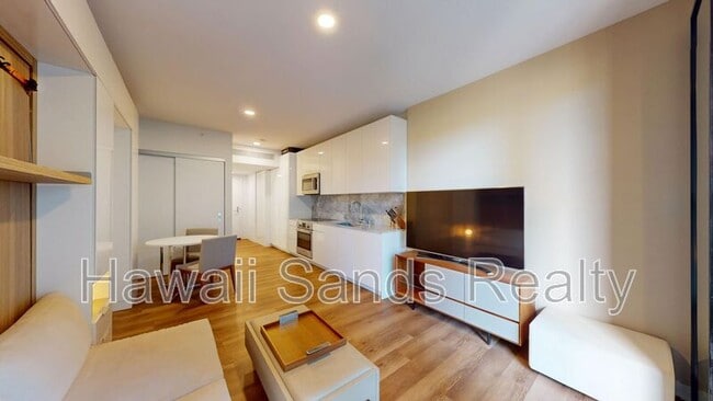 Building Photo - 987 Queen St