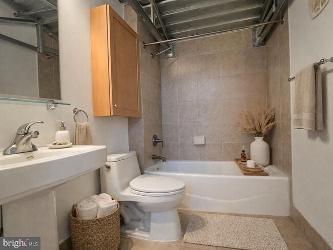 Building Photo - 2328 Champlain St NW