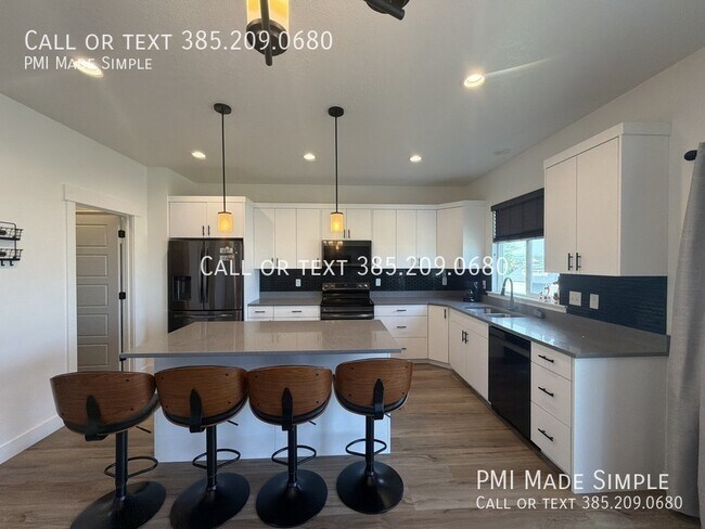 Building Photo - 3621 Sparrow Ln