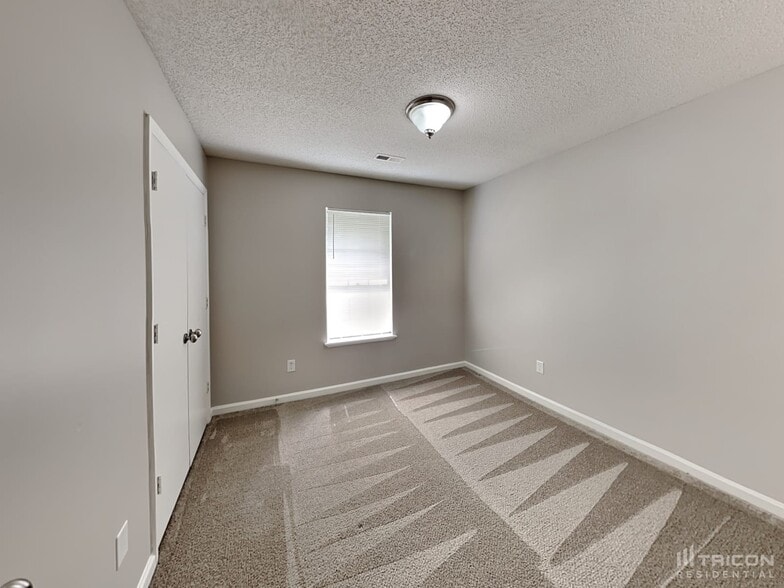 Building Photo - 102 Coventry Dr