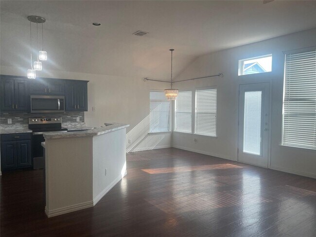 Building Photo - 1825 Kingsbrook Trail