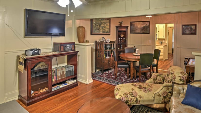 Living/dining room - 1515 N Independence Ave