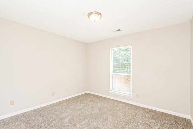 Building Photo - 2468 Mistletoe Ln SW