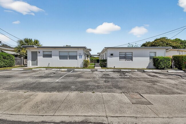 Building Photo - 1172 W 34th St