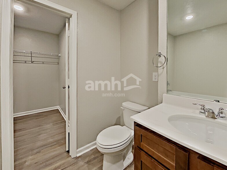Building Photo - 3410 Ridge HillPkwy
