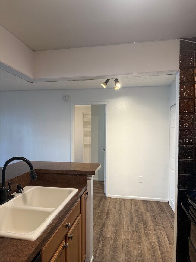 Building Photo - 3827 Bay Club Cir