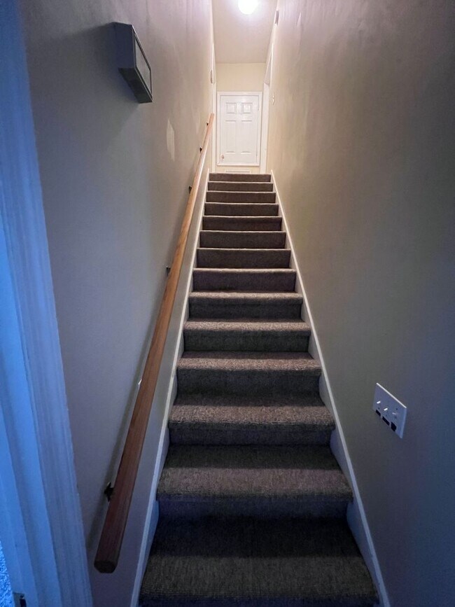 Building Photo - Jason 378-380