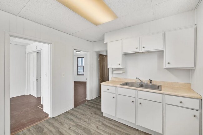 Building Photo - Marion - Triplex