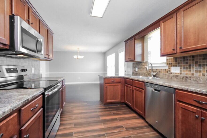 Building Photo - 2805 Painted Pony Dr